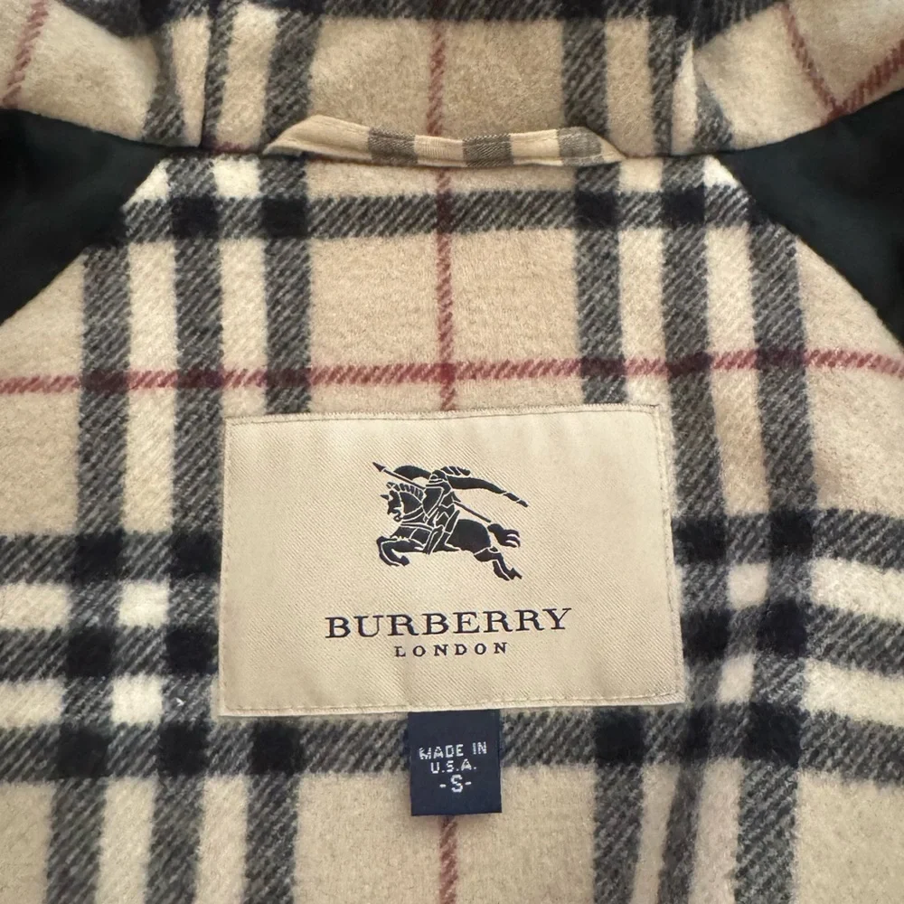 Authentic Burberry Black Quilted Raccoon Fur Hood Cinch Waist Jacket Small‎